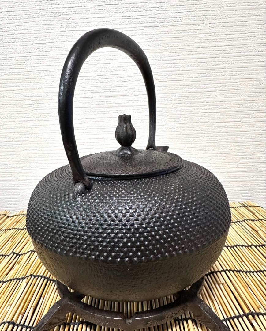 未使用品、長期保管品　南部利祥銘造 １５型アラレ 南部鉄瓶　南部鉄器　鉄瓶