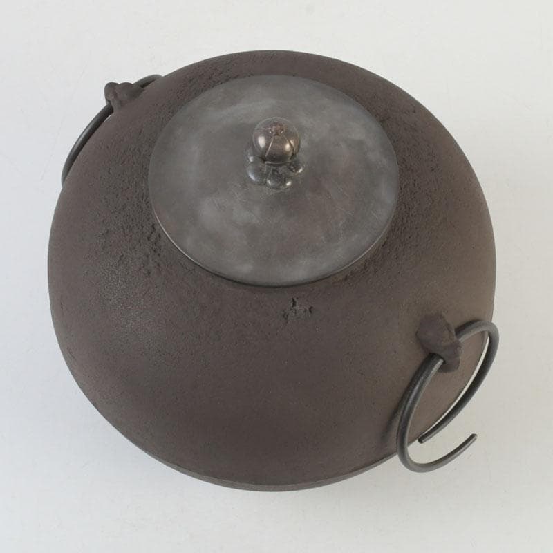 茶道具　釜師　畠春斎作　丸形釜　共布共箱　V　9899A