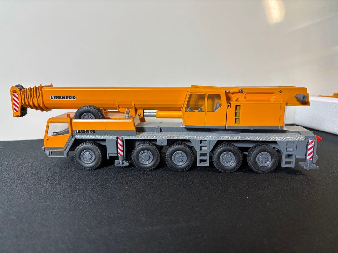 Liebherr LTM 1160/2 モバイルクレーン 1/50