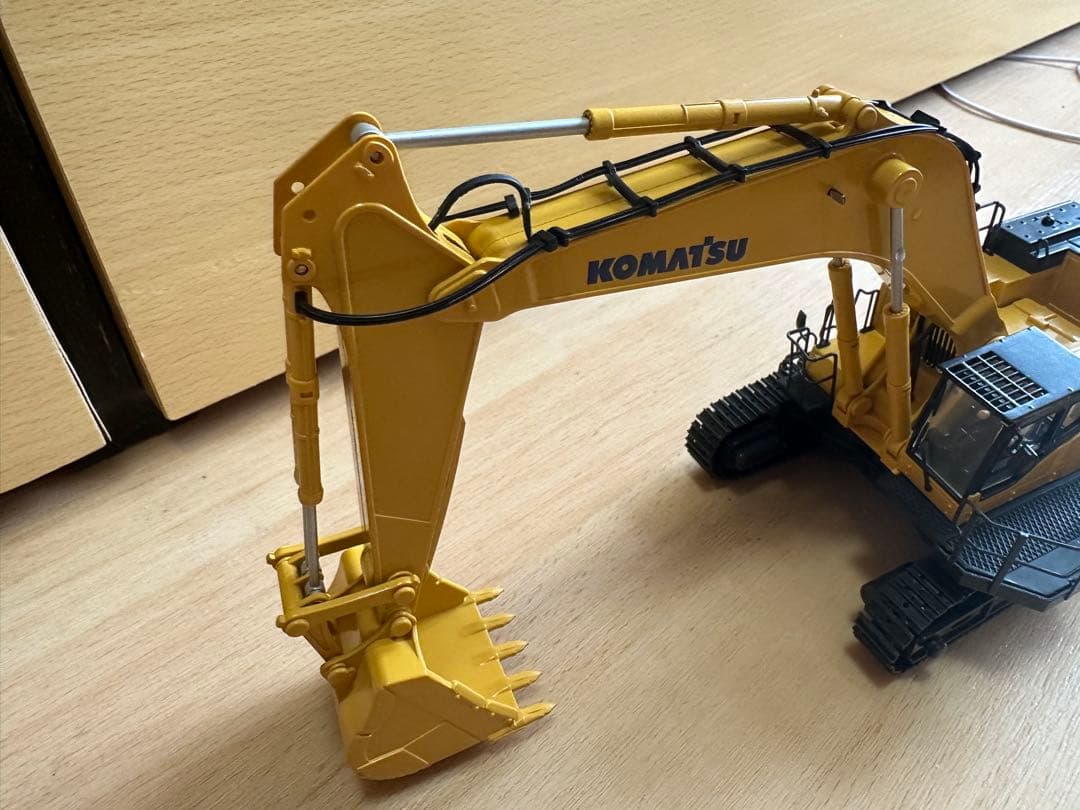 KYOSHO PC1250-8 油圧ショベル 1/50スケール