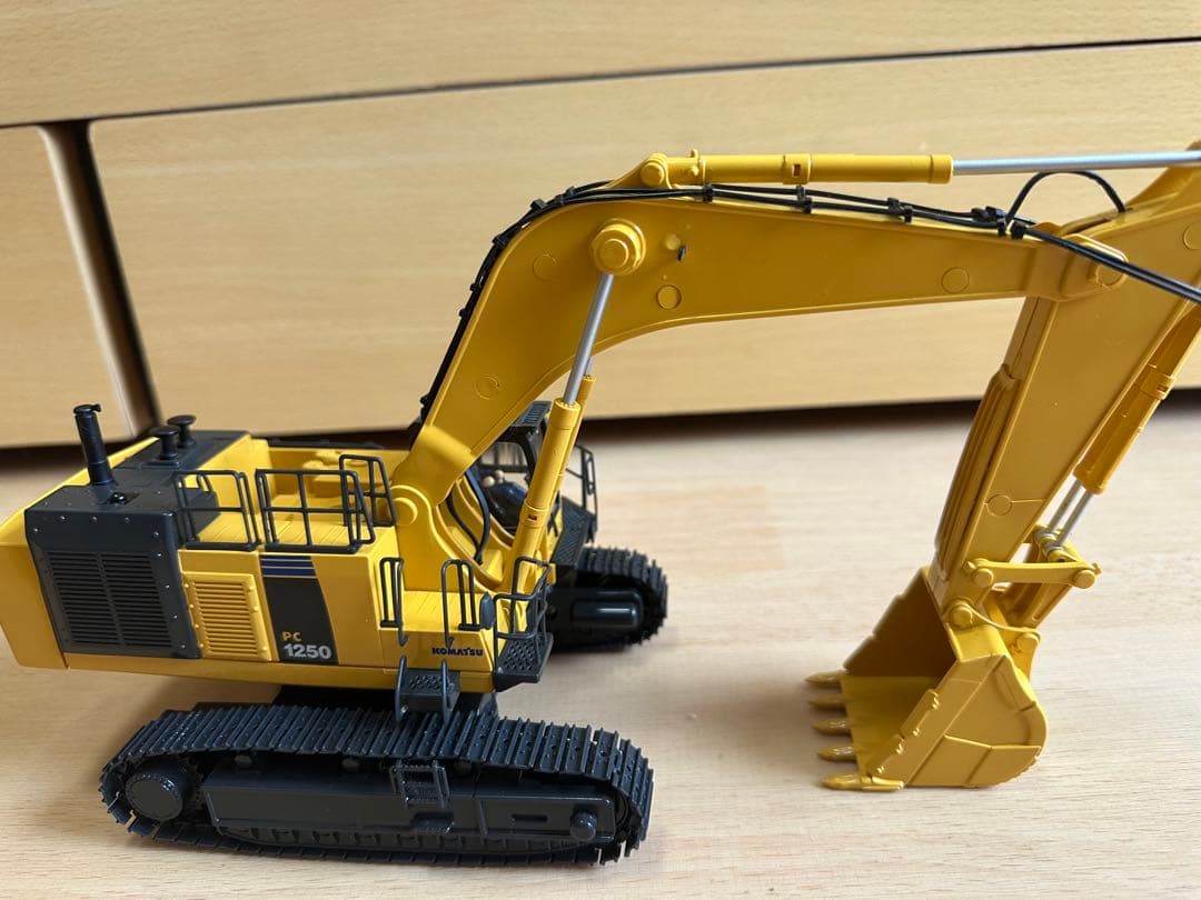 KYOSHO PC1250-8 油圧ショベル 1/50スケール
