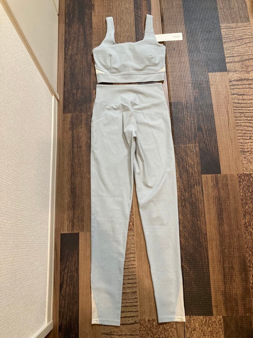 極美　emmi yoga エミヨガ　ヨガウェア　シンプル　速乾機能　S