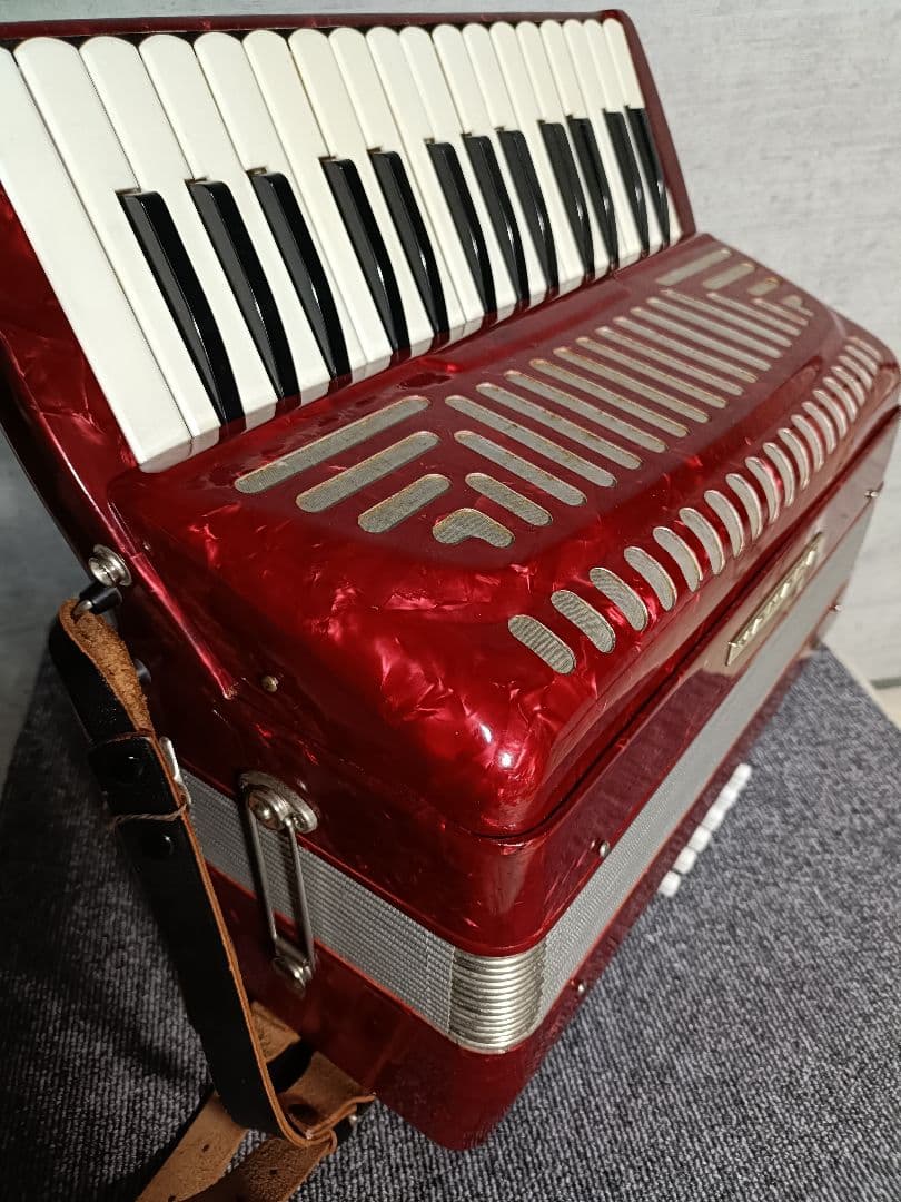 YAMAHA 赤アコーディオン 30鍵 美品です！音出し確認済み品