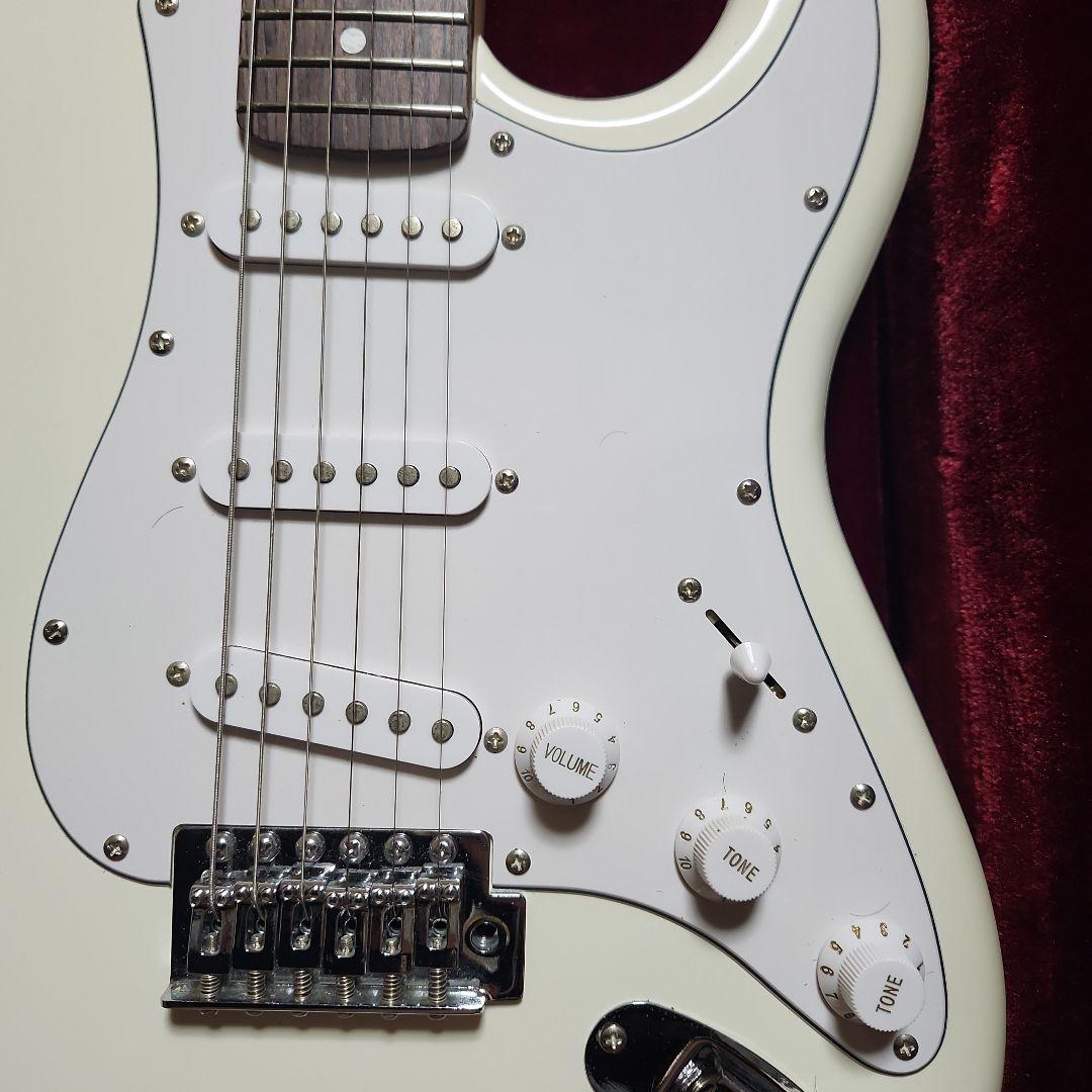 Fender homage white ストラトタイプ