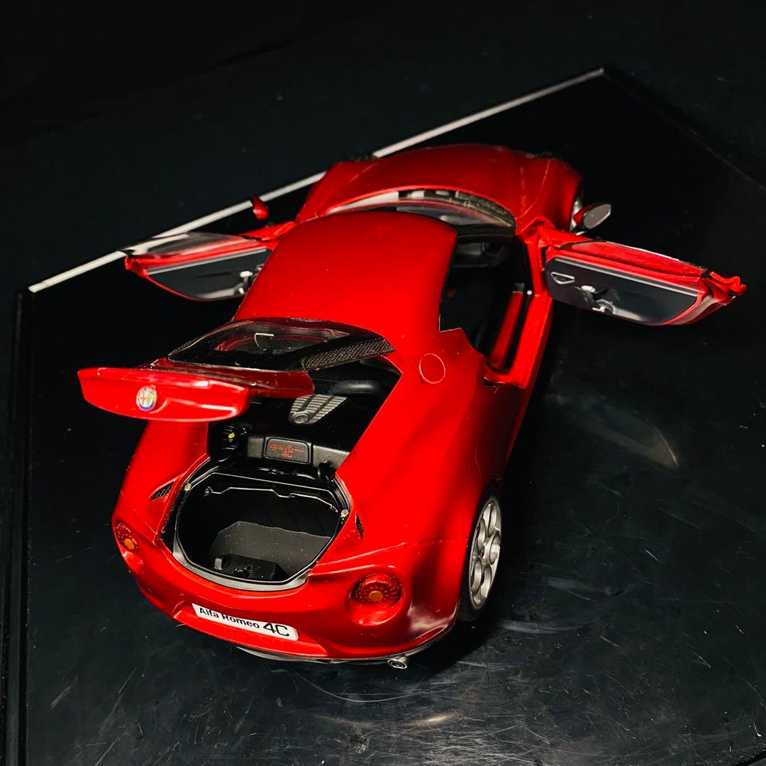 AUTOart 1/18 アルファロメオ 4C （メタリック・レッド）