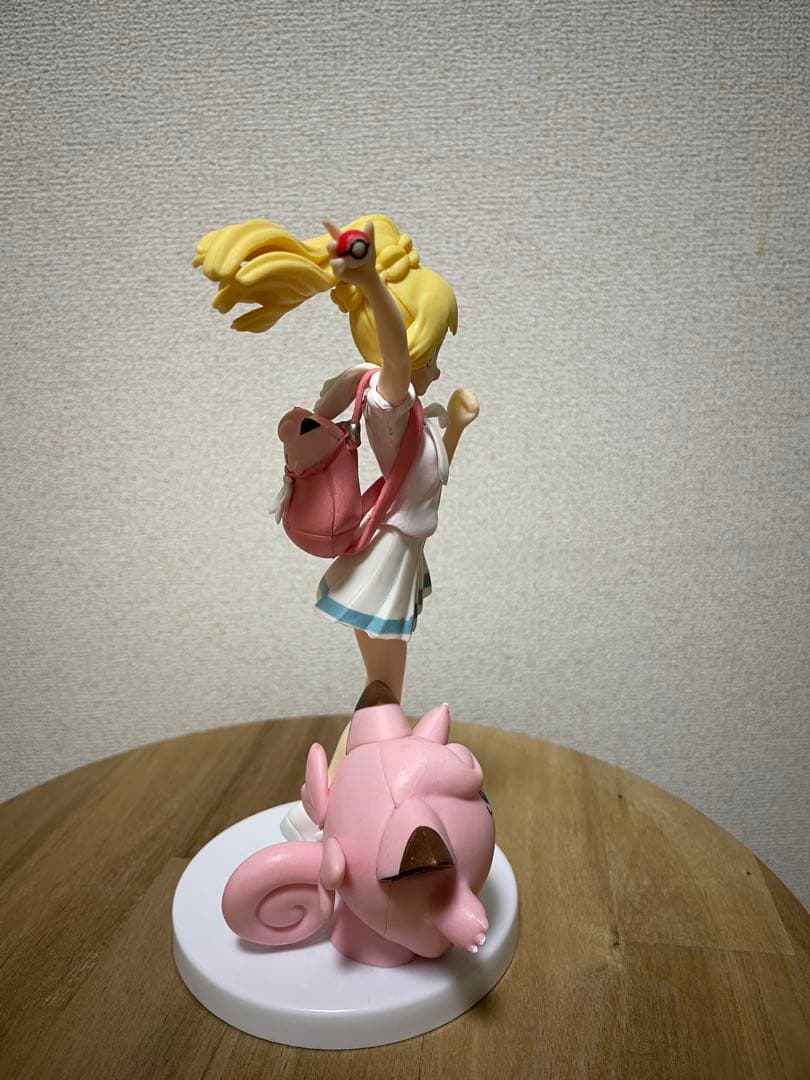 ポケモン　リーリエ&ピッピ　フィギュア