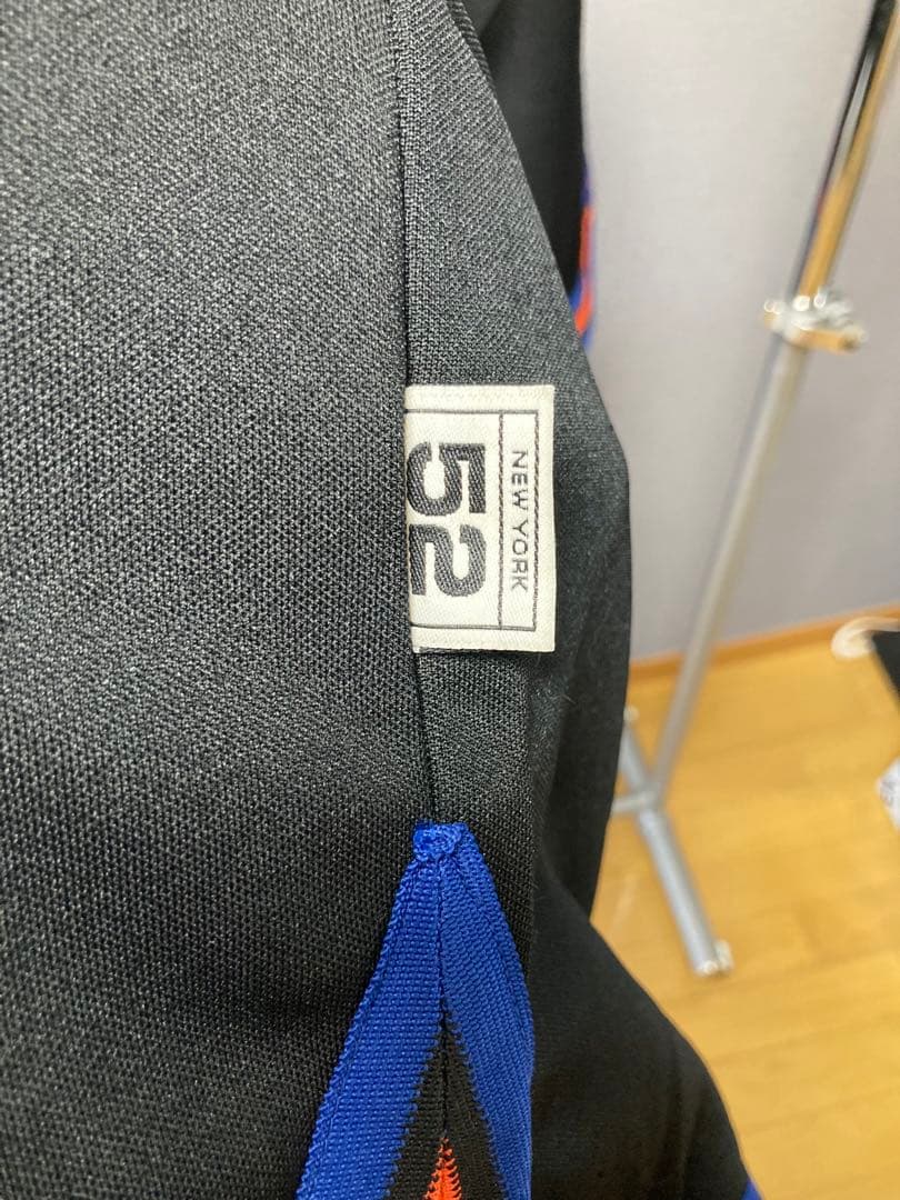 美品　NBA NY Knicks ウォーミングアップ　ジャージー