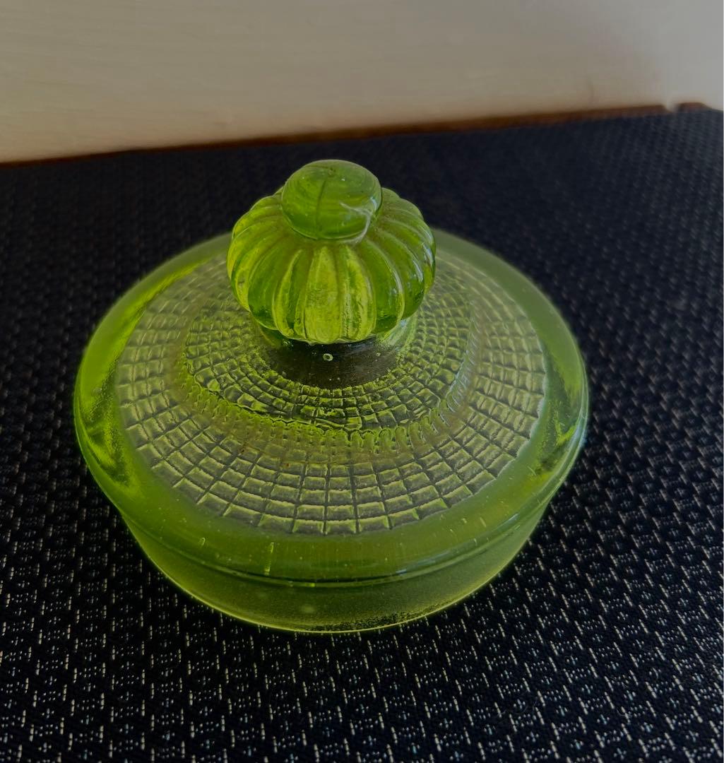 ウランガラス