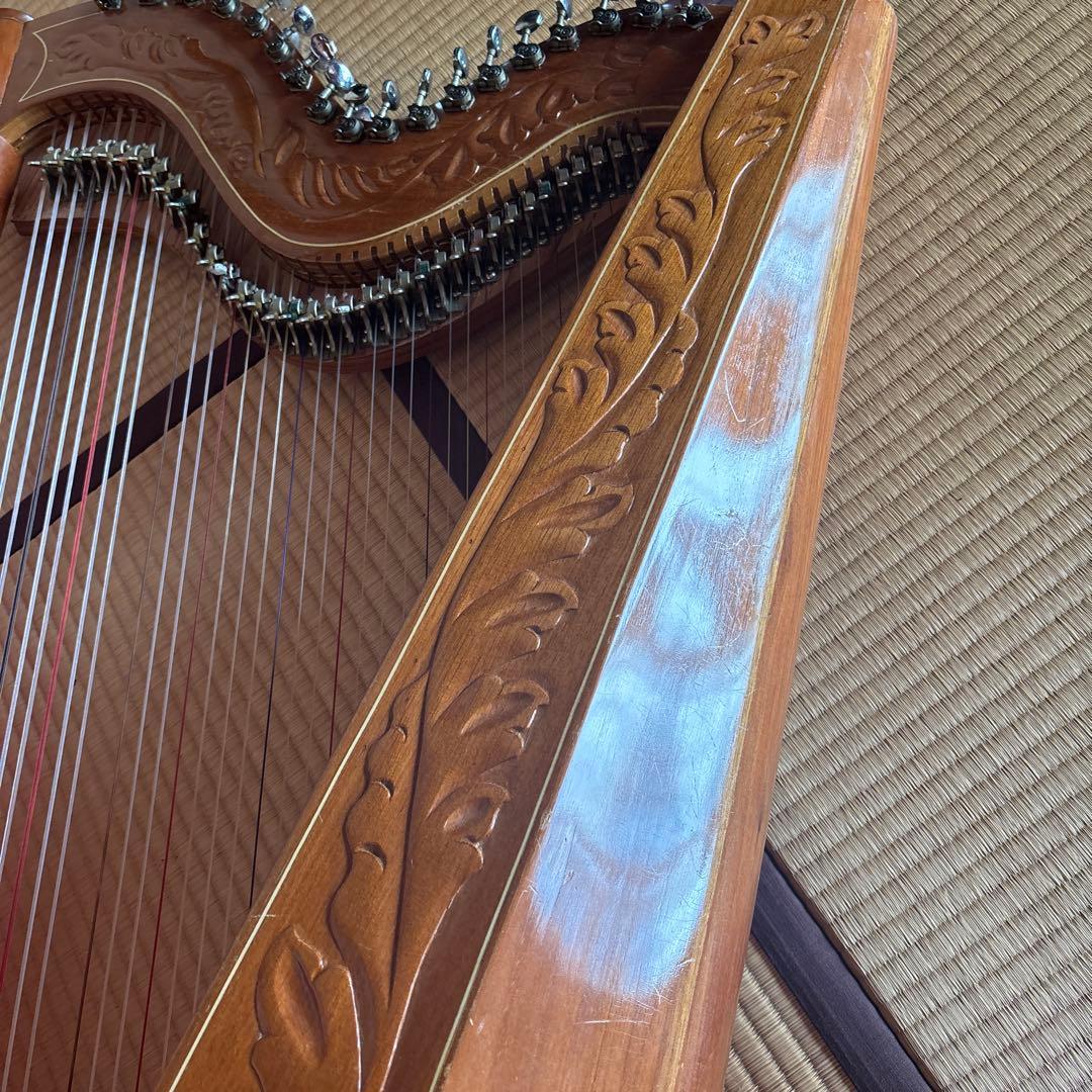 アルパ半音階レバー付き木製ハープ 複数弦 彫刻入り