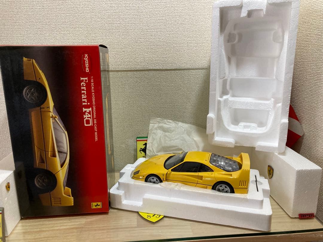 ミニカー FERRARI F40 1:18