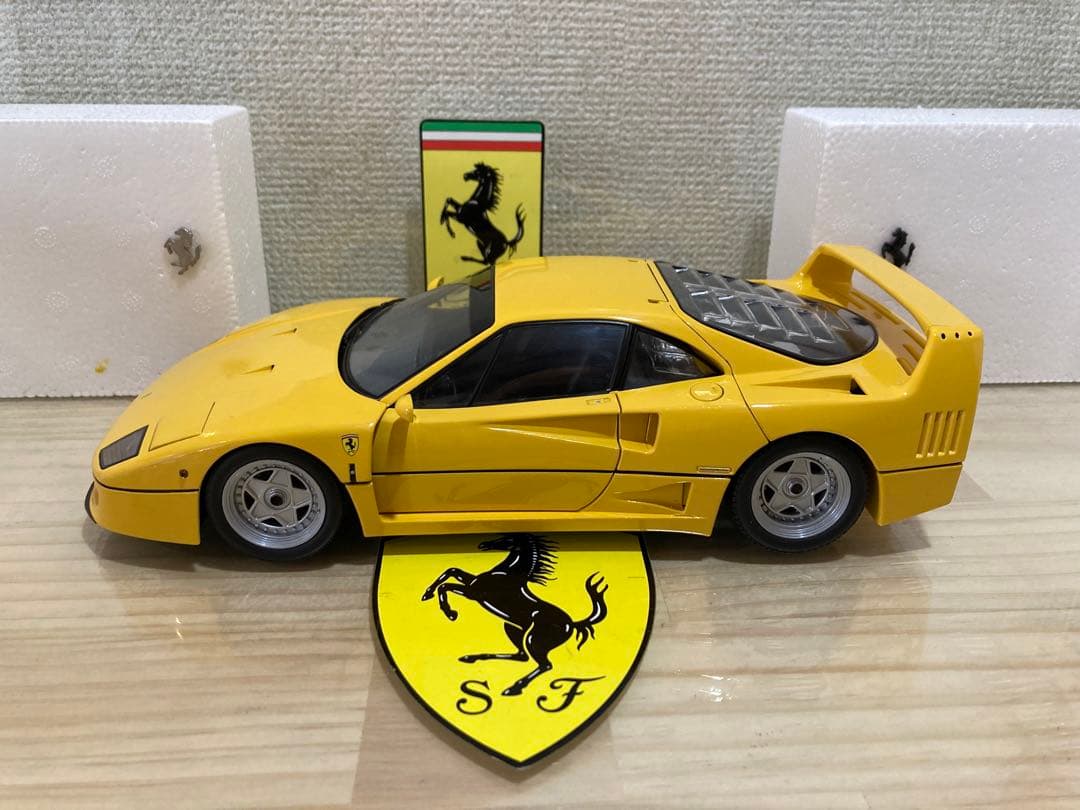 ミニカー FERRARI F40 1:18