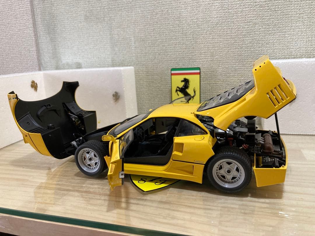 ミニカー FERRARI F40 1:18