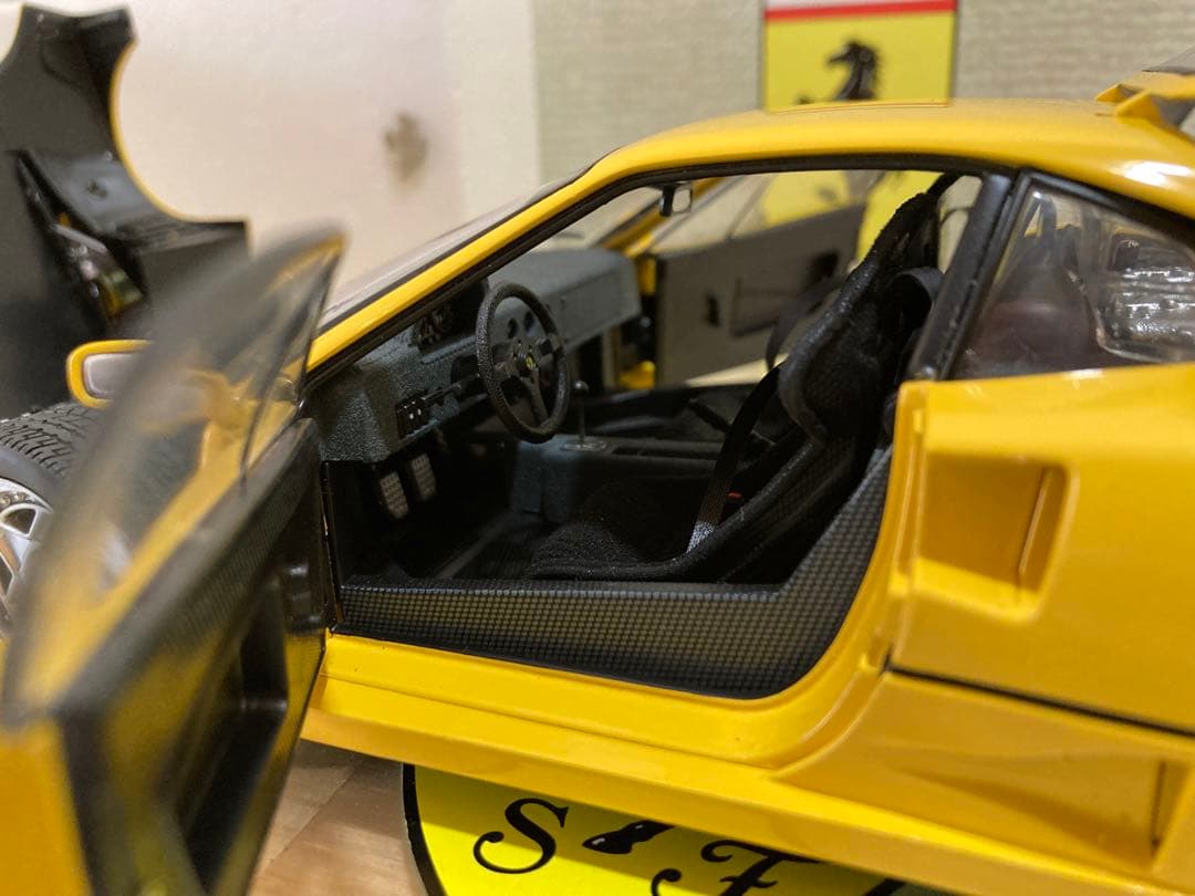 ミニカー FERRARI F40 1:18