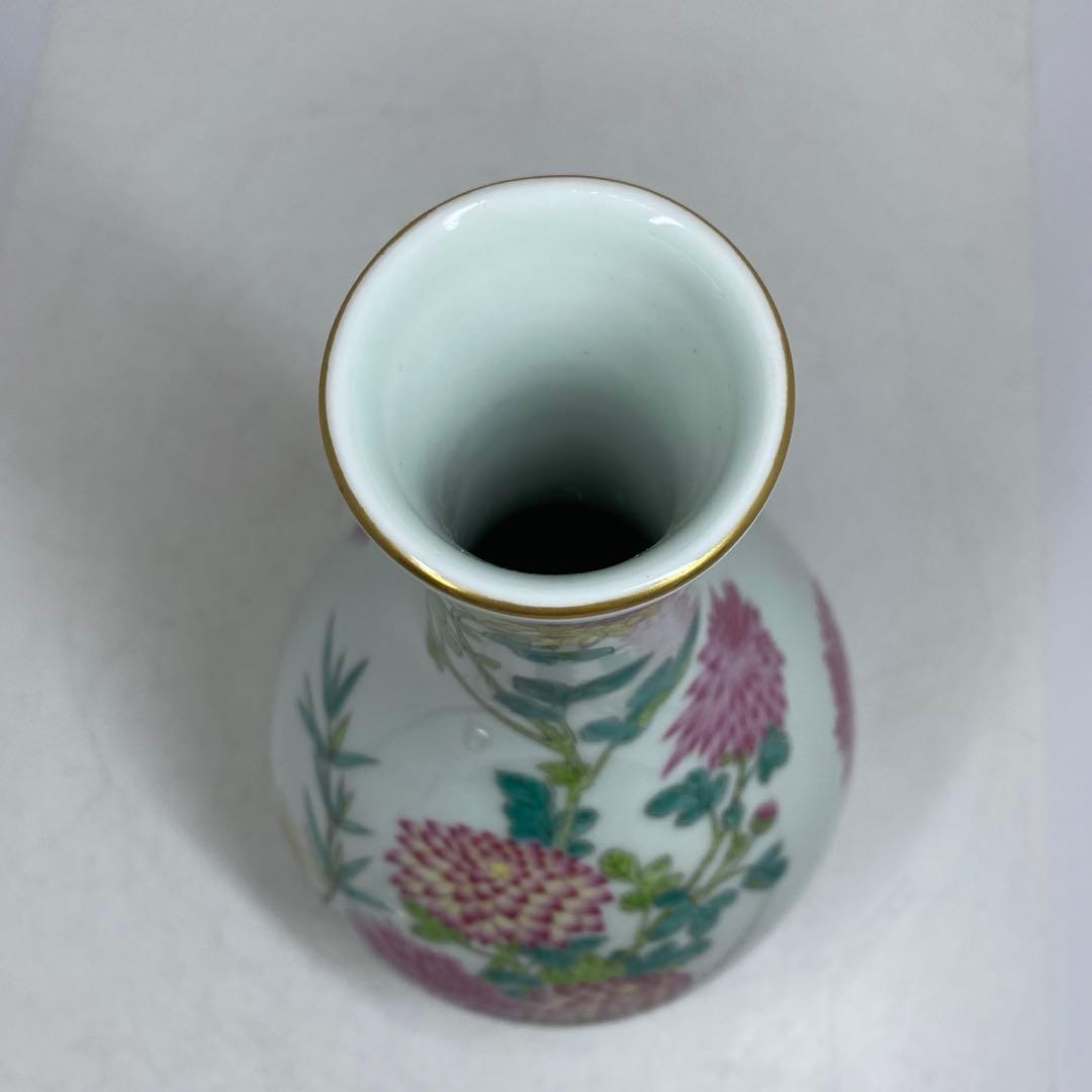 中国美術　大清乾隆年製　粉彩花蝶図花瓶　タニト　東さ7-0809☆2F