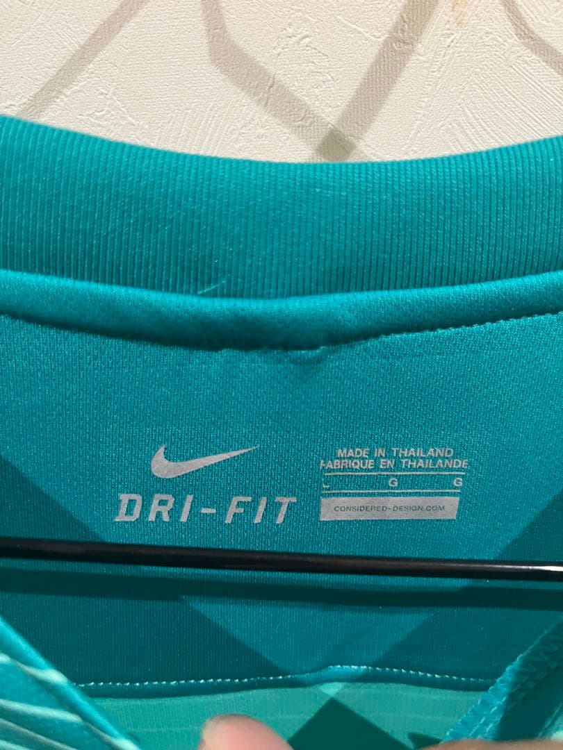 サッカー　NIKE バルセロナ ネイマール　ユニフォーム　未使用、タグ付き
