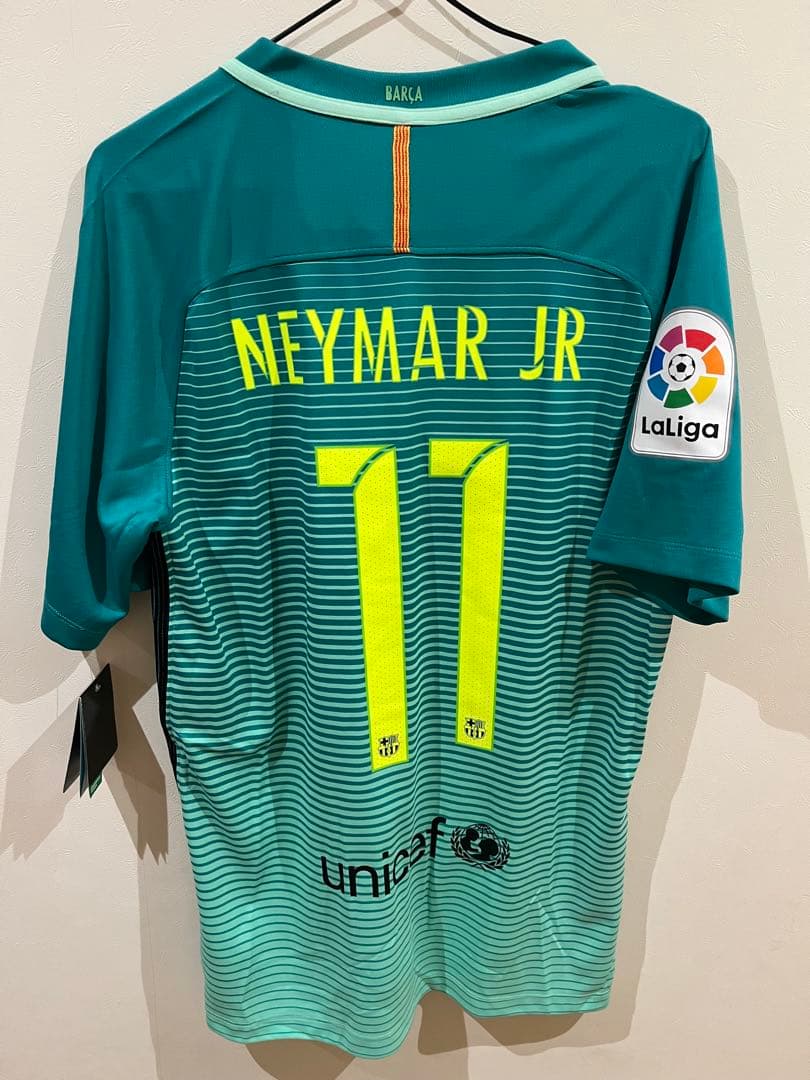 サッカー　NIKE バルセロナ ネイマール　ユニフォーム　未使用、タグ付き