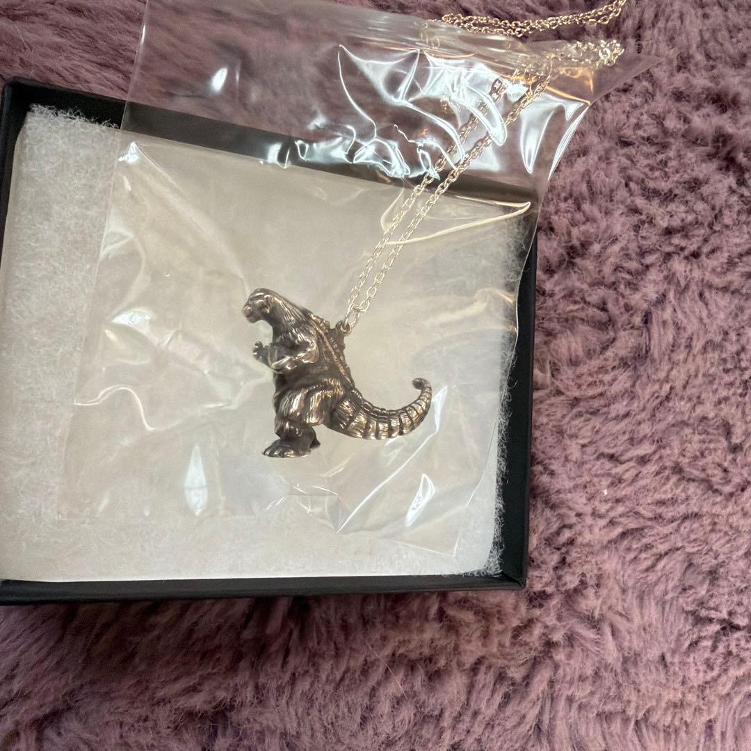 ゴジラ　ネックレス