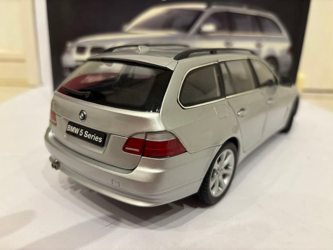  545i touring E61 silver ミニカー 京商 1/18