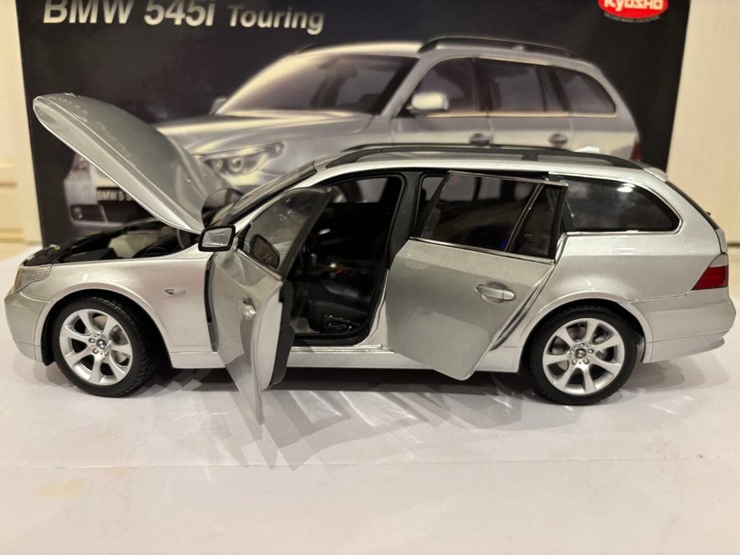  545i touring E61 silver ミニカー 京商 1/18