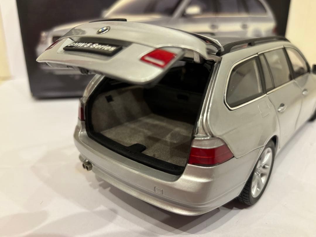  545i touring E61 silver ミニカー 京商 1/18
