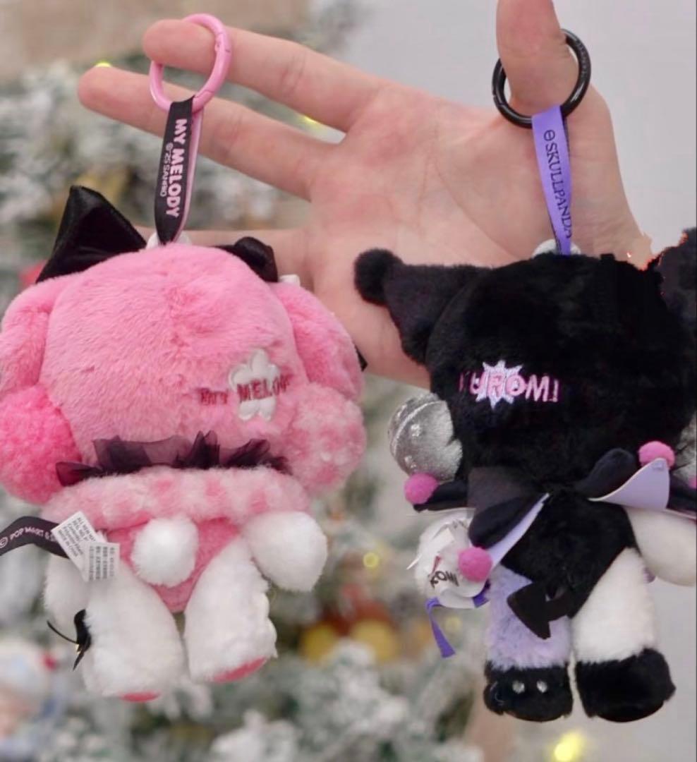 SKULLPANDA × サンリオ ぬいぐるみペンダント 2体　【日本購入品】