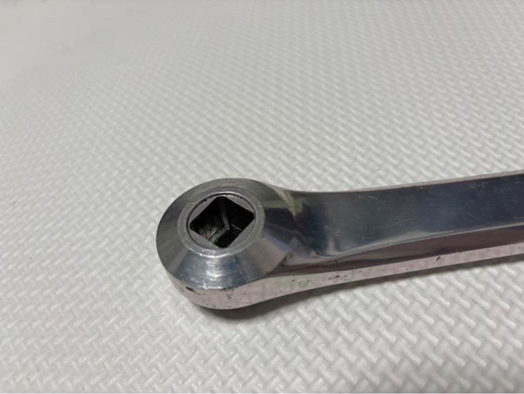 SHIMANO クランクセット シルバー 175 NJS ボルト付 #002