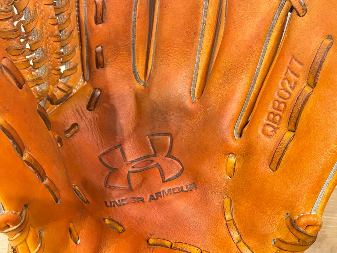 UNDER ARMOUR QBB0277 軟式用グローブ