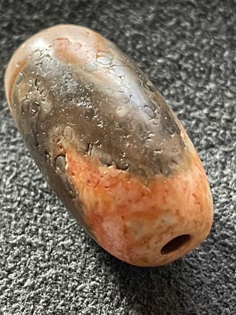 虎牙天珠　アンティーク　紅朱砂　馬蹄痕