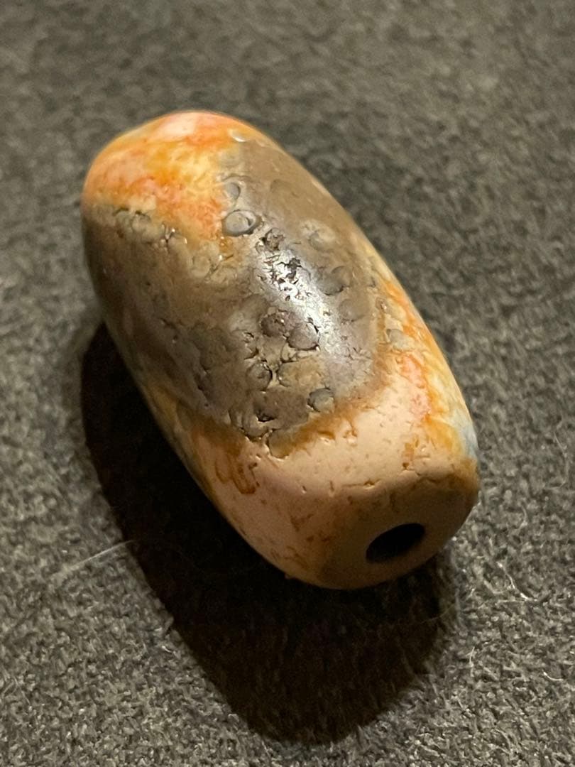 虎牙天珠　アンティーク　紅朱砂　馬蹄痕