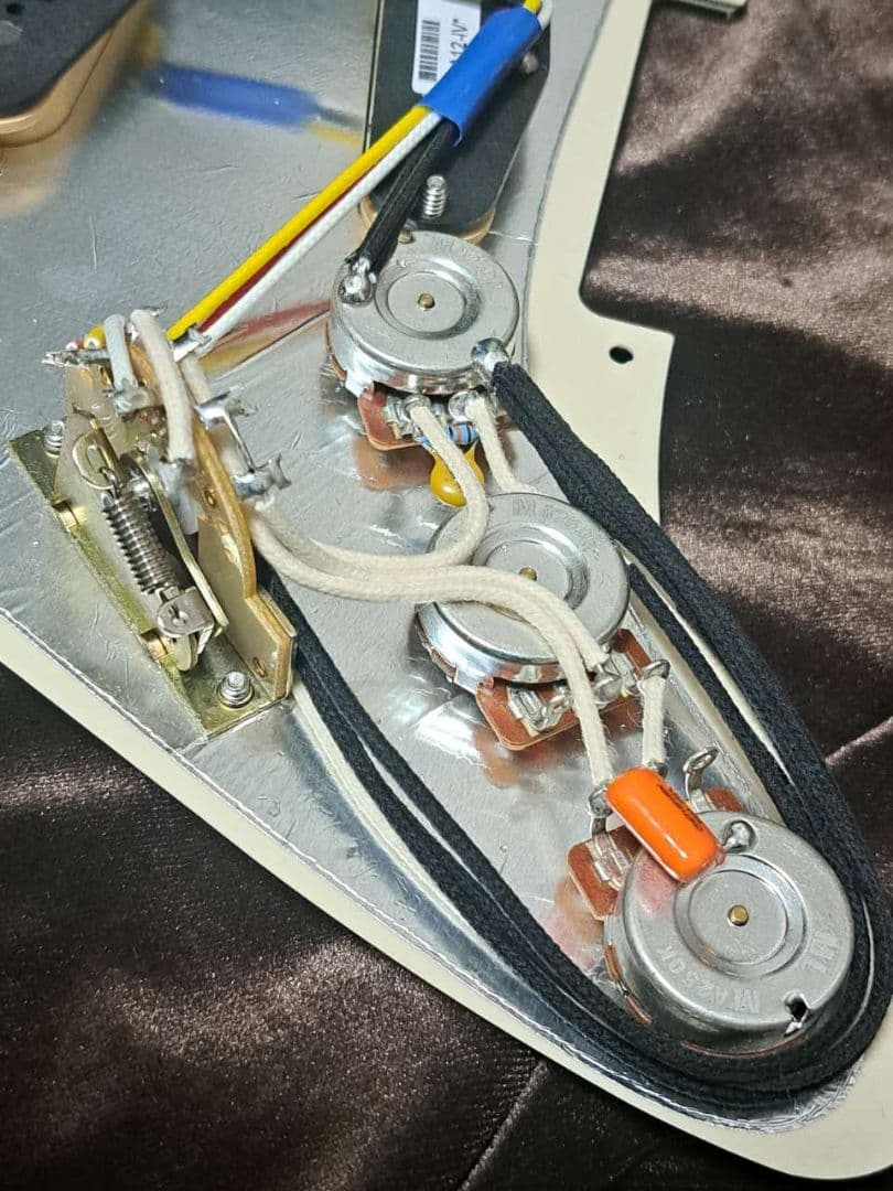 ストラトキャスターSSSアセンブリ Fenderストラトクラシック60年代復刻