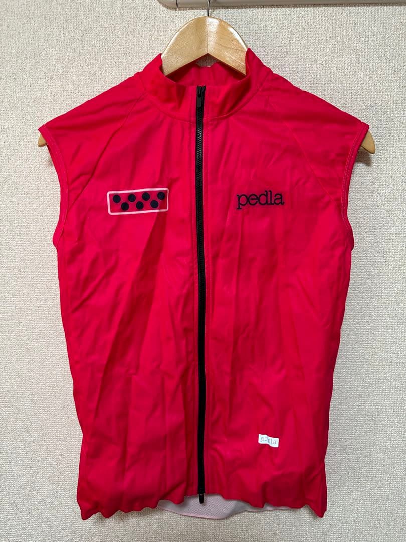 pedla ジレMサイズ ピンクレッド