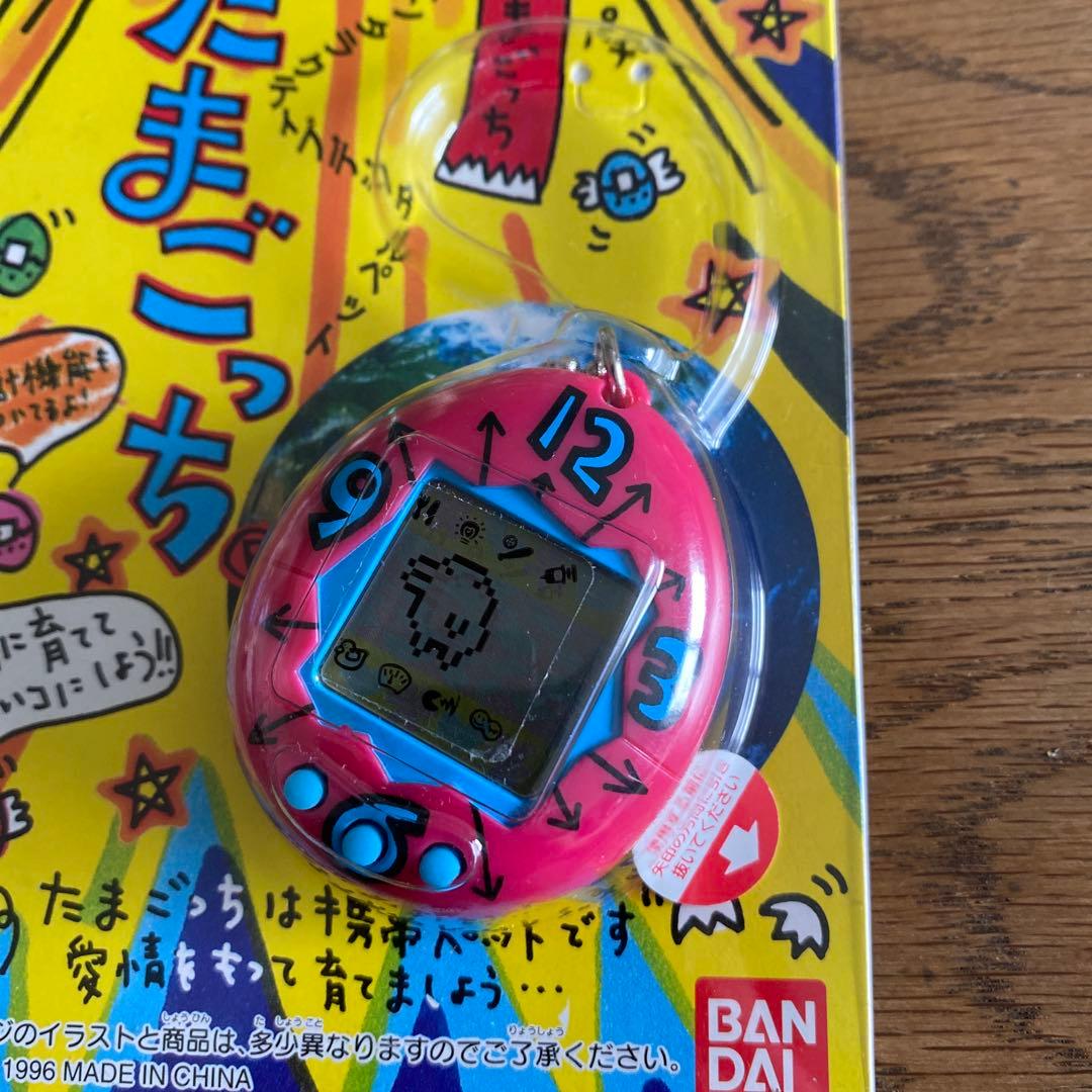 初代（1996年製） たまごっち　赤