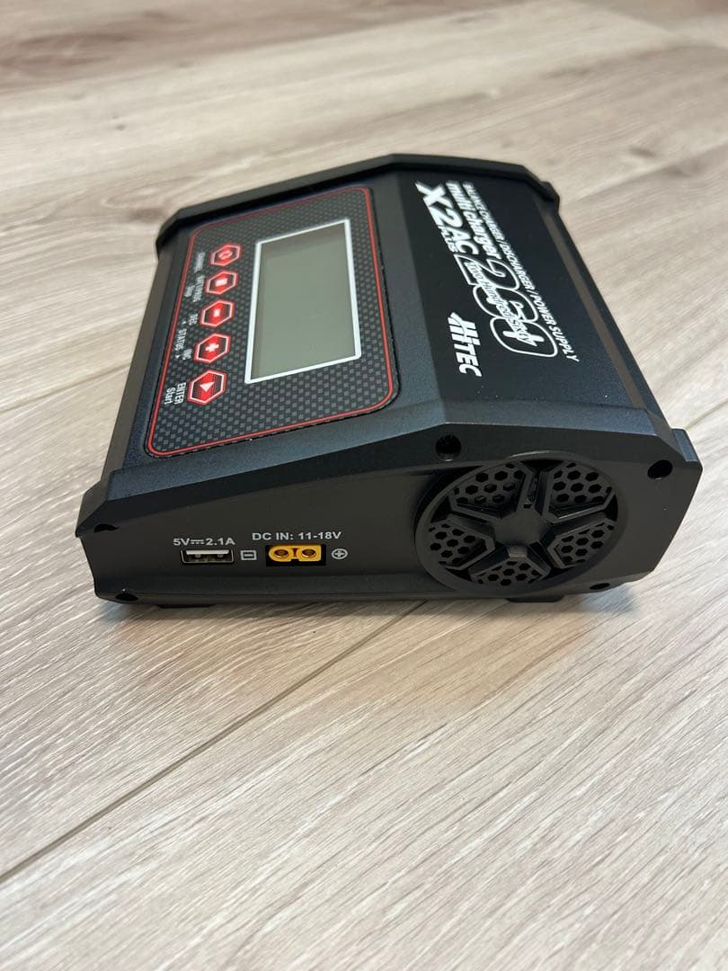 ateです。Hitec X2 AC 260 バランス充電器