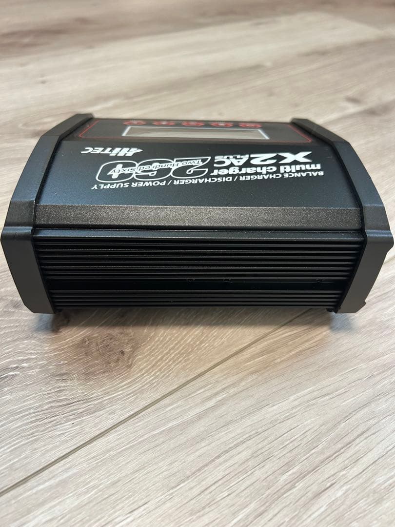 ateです。Hitec X2 AC 260 バランス充電器