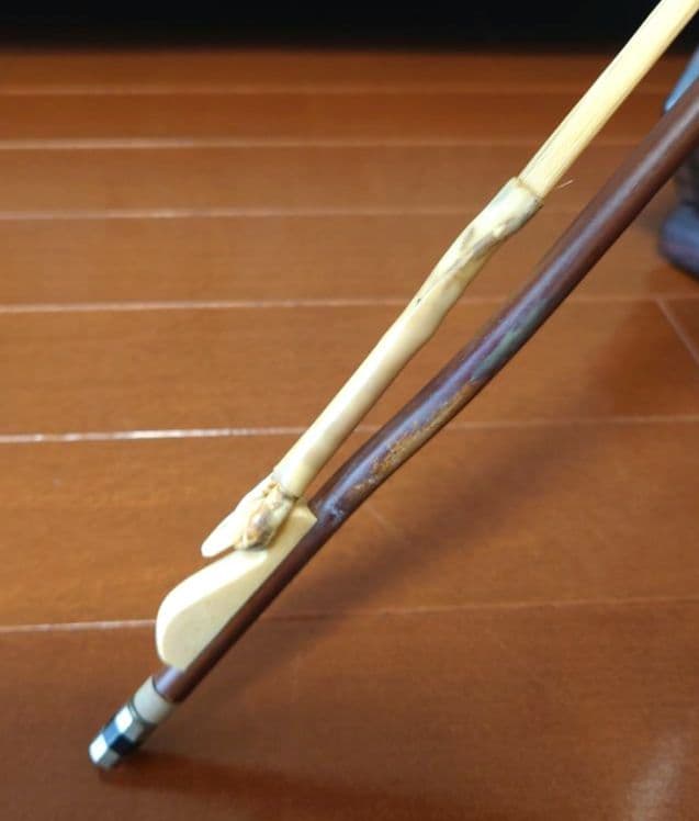 二胡　中国伝統弦楽器　ケース付き
