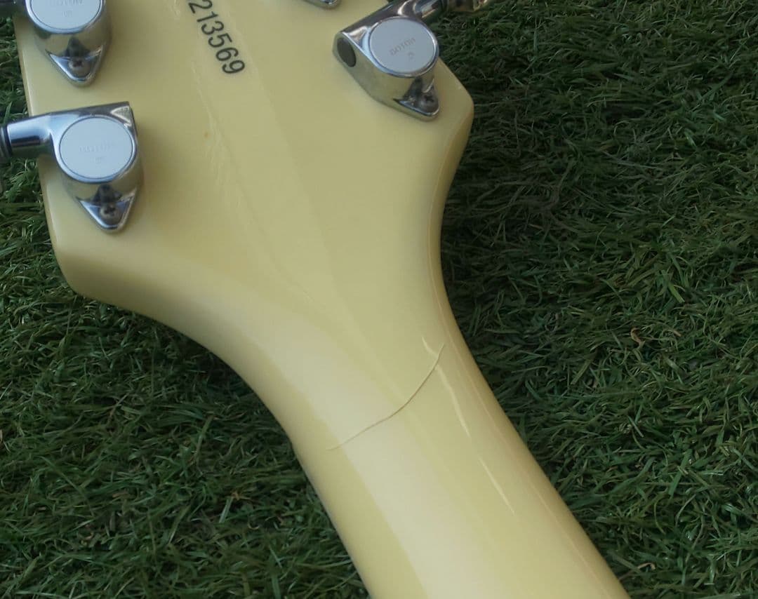 Edwards E-FV-85DフライングV エレキギター クリーム