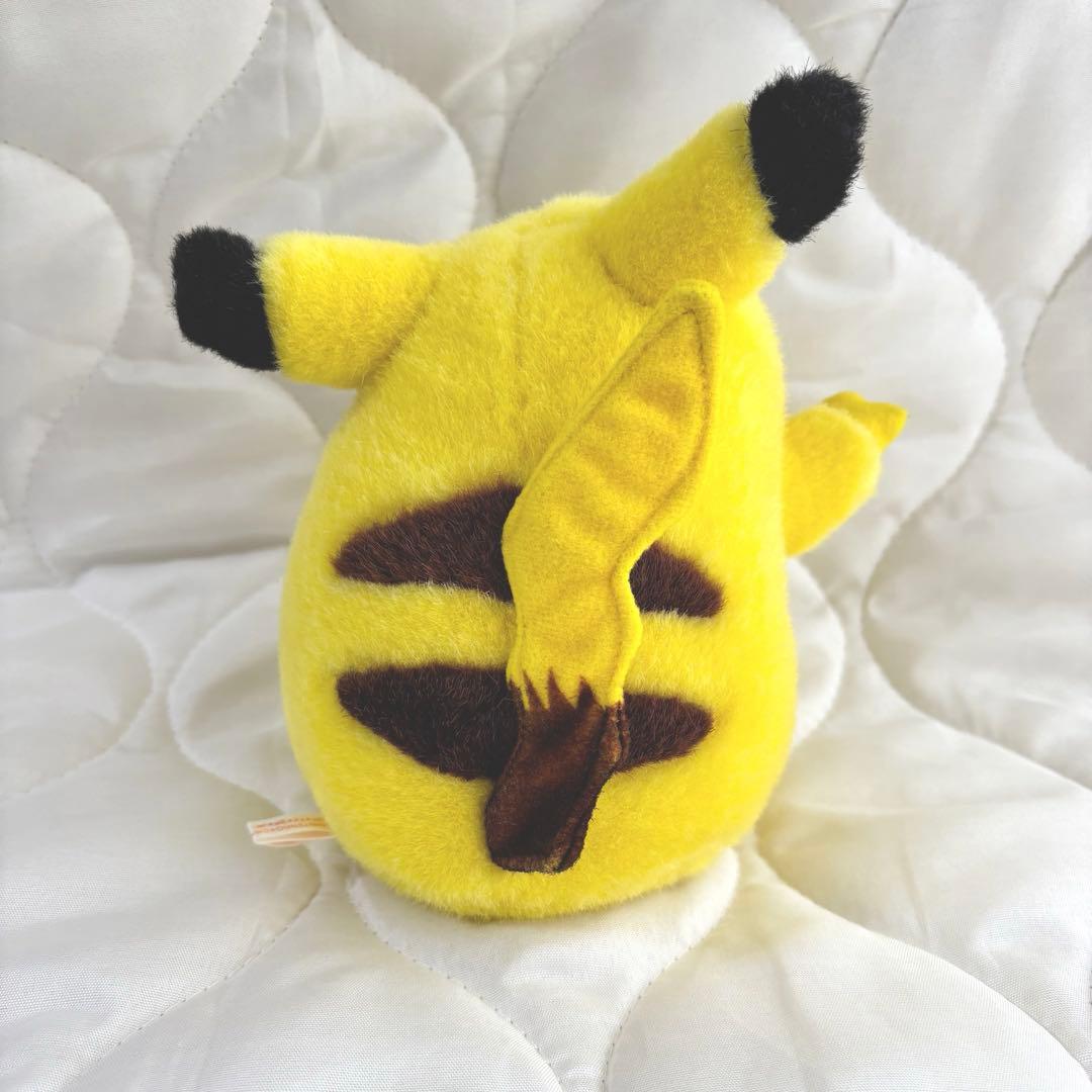 ピカチュウ　ピース　ぬいぐるみ　トミー