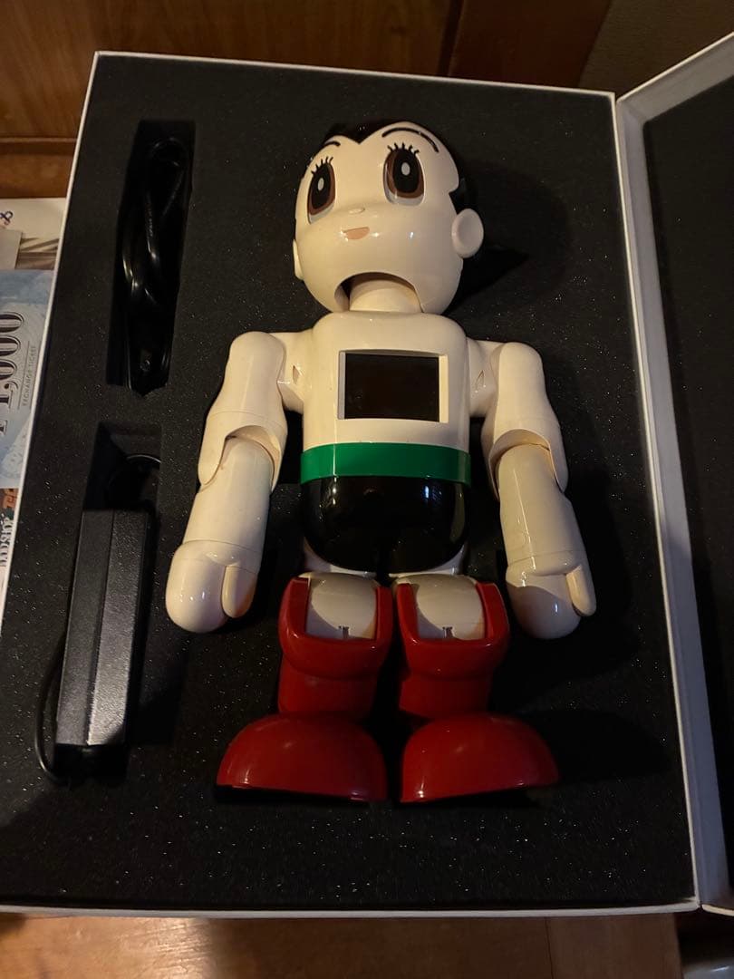 鉄腕アトム　キャラクター型コミュニケーション・ロボット