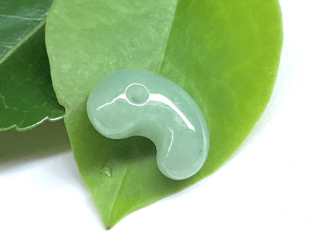 ✳味身良好‼️ 抜群‼️ 最高の透明感　糸魚川翡翠勾玉　本物の守護石を　鑑別書取品‼️