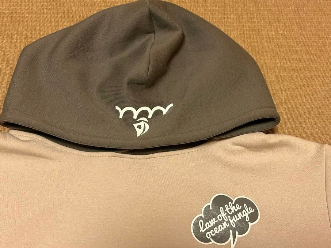 mutaパーカー