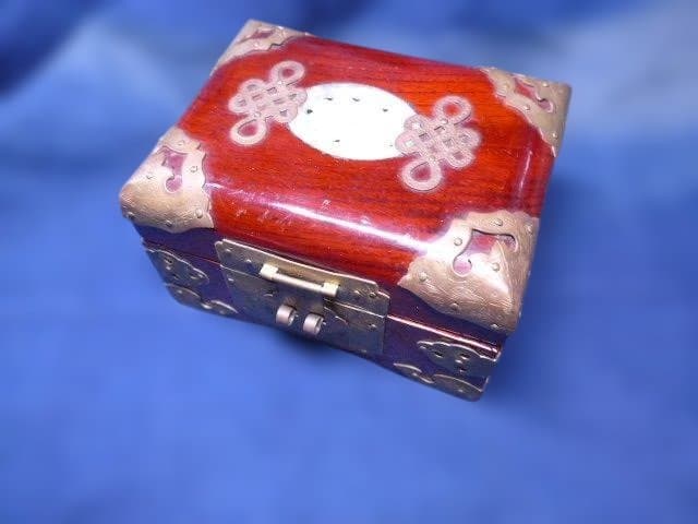 中国上海の伝統工芸　ジュエリーボックス　木製　ヴィンテージ　です