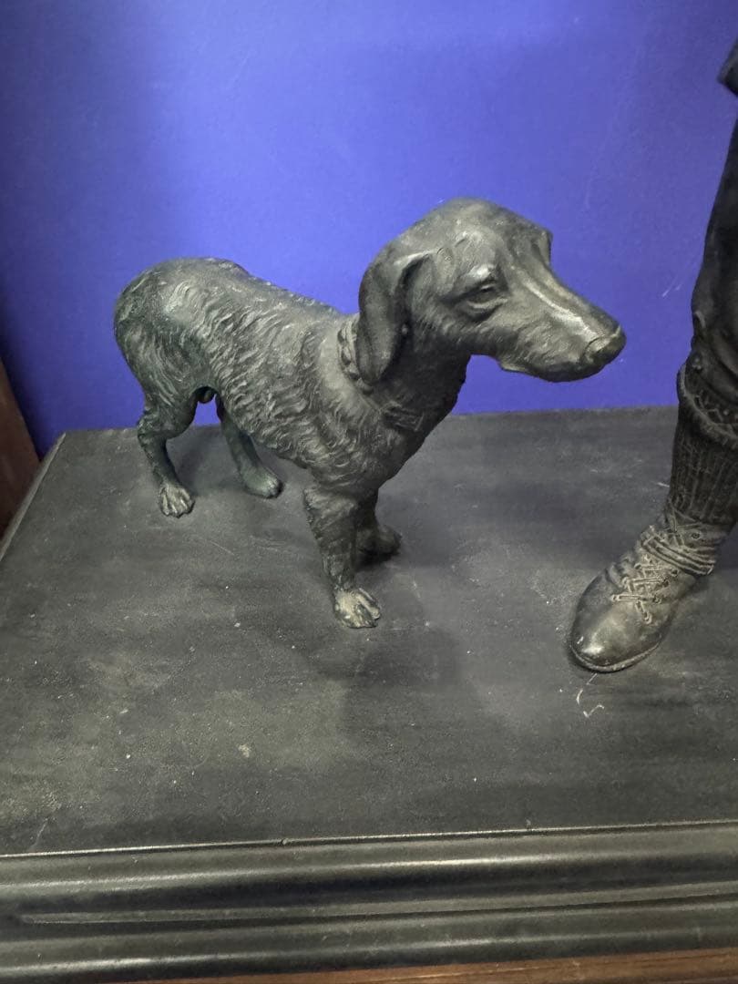 当時物貴重品 門司鐵道局小倉工場員一同　ライフル 犬 ハンター 銅像　約20kg