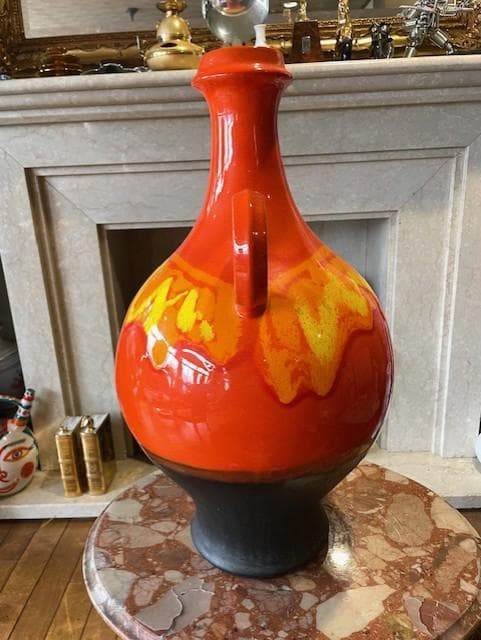 陶器製のユニークな装飾品