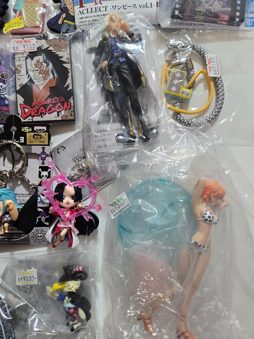 ONE PIECE ワンピース まとめ売り　約125個 アニメグッズ
