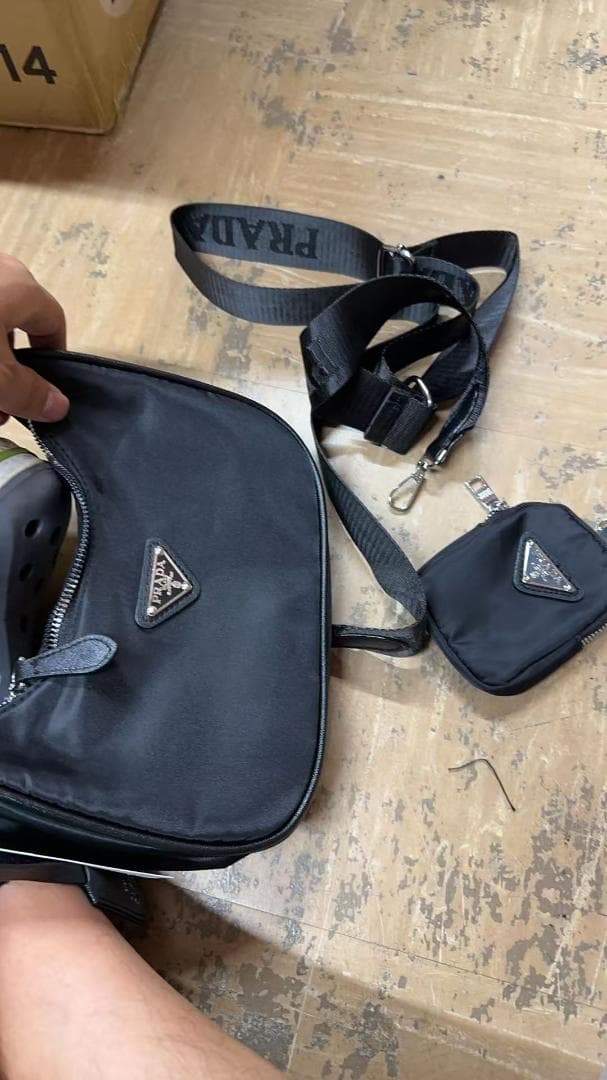 PRADA ブラック ショルダーバッグ