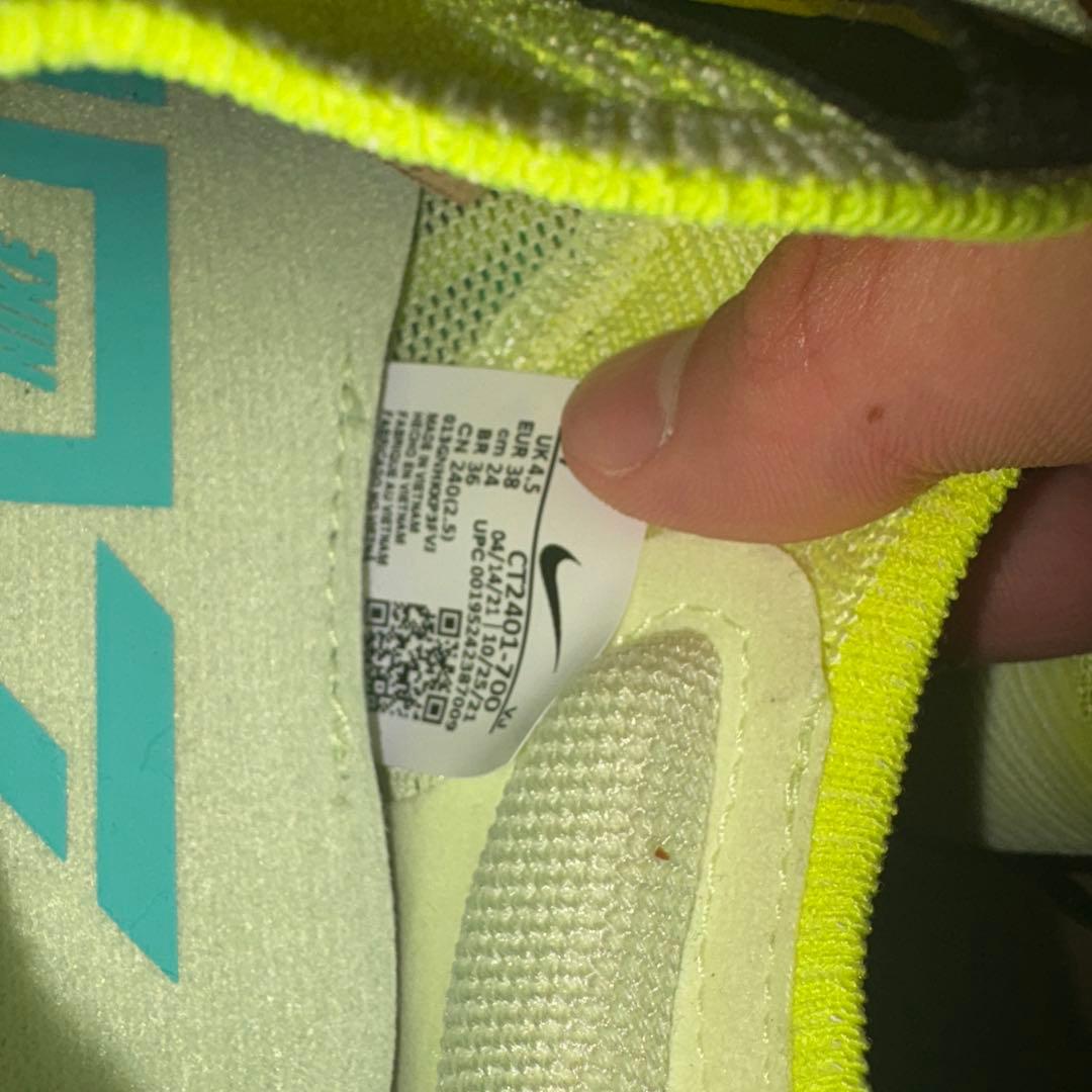 Nike ウィメンズ ズーム フライ 4