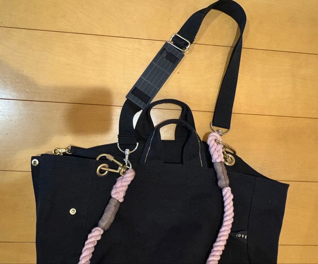 ペット用キャリーバッグ　黒 ピンクロープブランドFound My Animal