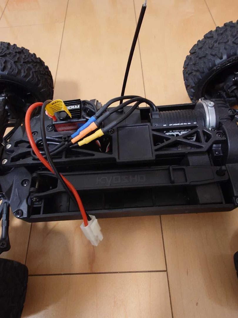 【部品どり用】2015年製　京商　MAD BUG 電動ラジコンカー