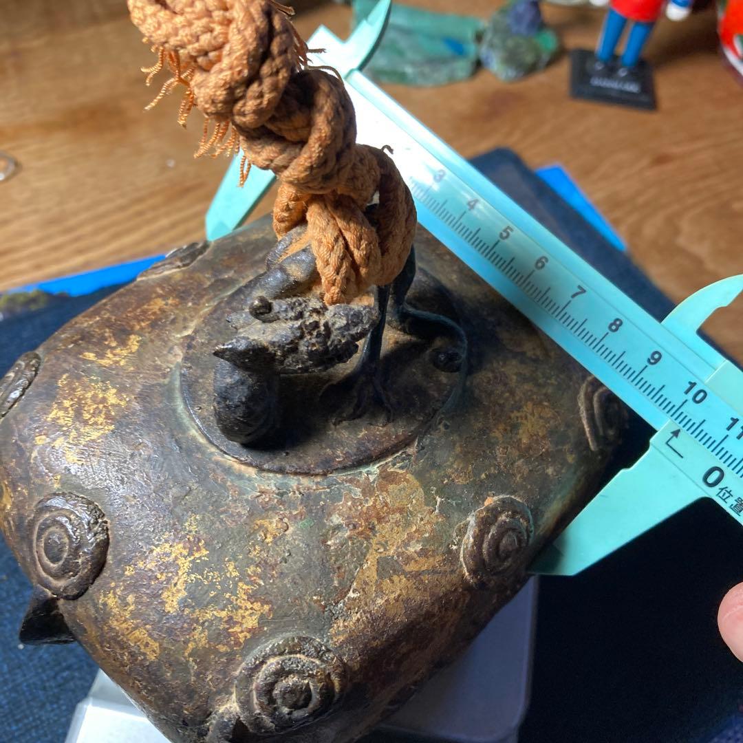 ( T_T)＼(^-^ )何⁇これ、古い五三の桐と梵字の特大の鈴です。