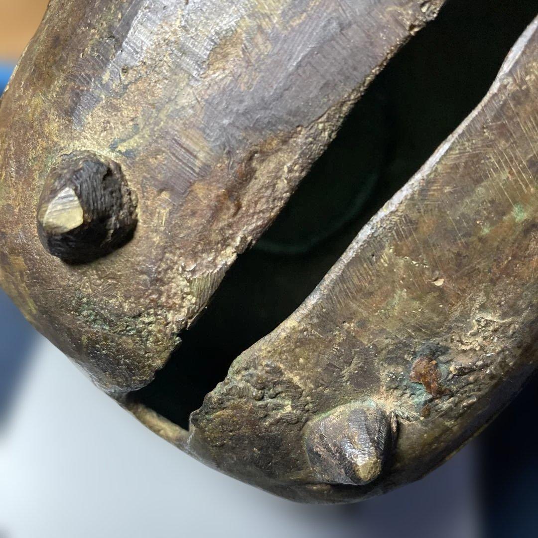 ( T_T)＼(^-^ )何⁇これ、古い五三の桐と梵字の特大の鈴です。